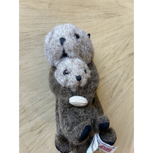 Stuffed Animal Sea Otter Mom Holding Baby Salty Kayak Collectible Plush Adorable - Picture 2 of 16